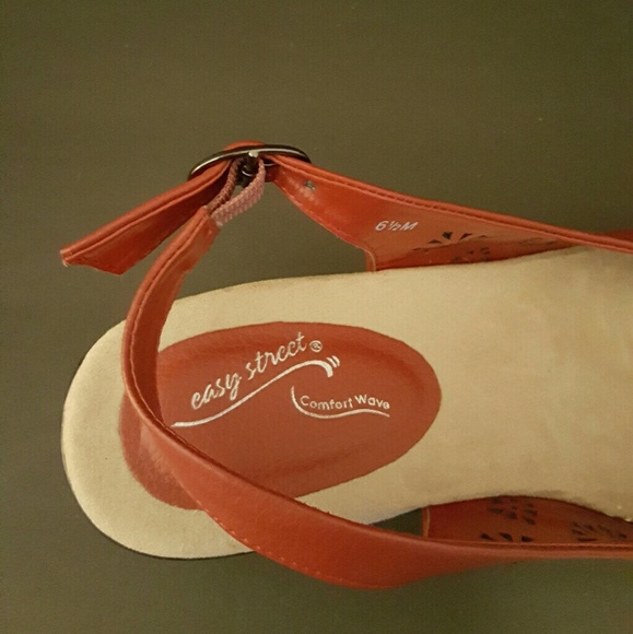 Easy Street Comfort Wave Red Sandals size 6.5 - Picture 8 of 8